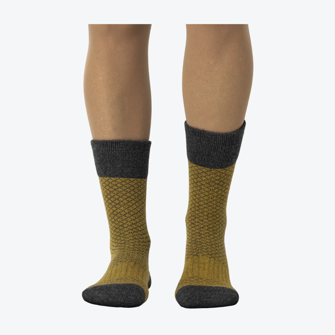 Leveät villasukat vaellukseen, okra