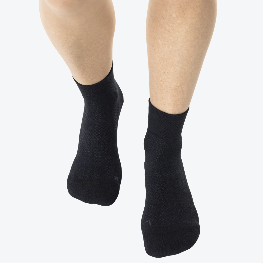 Leveät - Korkeavyötäröiset aktiviteettisukat mustat