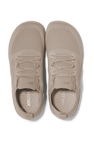 Xero Shoes Nexus Knit Silver Lining – stilren barfotasko i stickad beige mesh med bred tåbox, flexibel yttersula och noll drop för naturlig fotrörelse i vardagen
