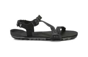Produktbild av Z-Trail EV sandalen från Xero Shoes i färgen Multi-Black – visar hälremmens design och den strukturerade yttersulan med greppvänligt mönster.